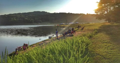 The Small Town Lake In West Virginia That's An Idyllic Summer Day Trip