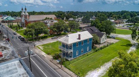 You Can Spend The Night In A Historic Victorian Home And It Will Be A Stay To Remember