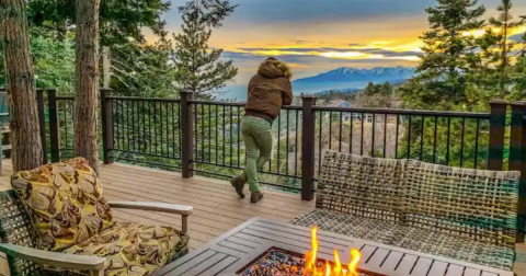 Enjoy A Nature-Filled Weekend At This Mountain Cabin In Southern California With Its Own Hot Tub And Fire Pit