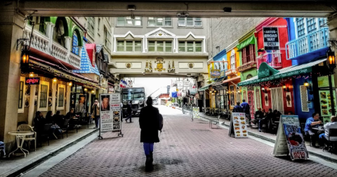 There Is A Tiny European Village Hiding In The Middle Of The City In Southern California