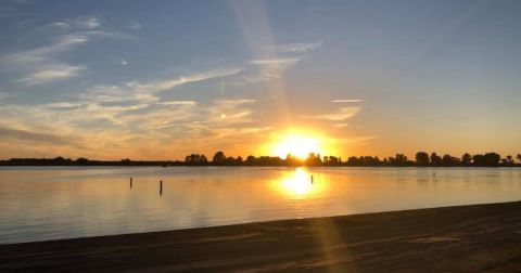 The Small Town Lake In North Dakota That's An Idyllic Summer Day Trip