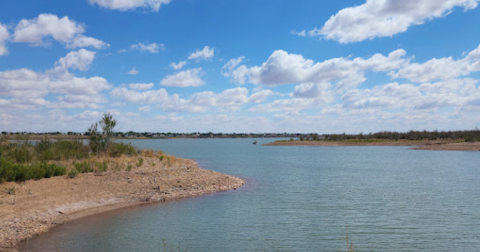 The Small Town Lake In New Mexico That's An Idyllic Summer Day Trip