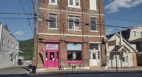 The Texas Peanut Butter Soft Serve At This West Virginia Restaurant Is So Good That It Sells Out Every Time