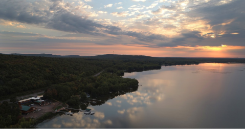 The Small Town Lake In Michigan That's An Idyllic Summer Day Trip