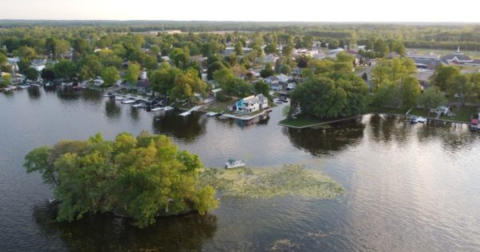 The Small Town Lake In Indiana That's An Idyllic Summer Day Trip