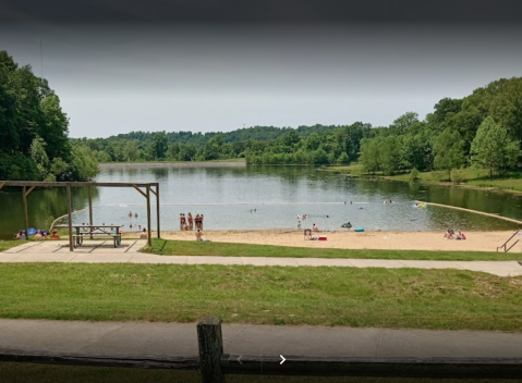 The One Pristine Inland Beach In Missouri That Will Make You Swear You're On The Coast