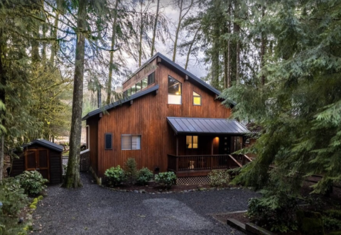 This Cabin On A River In Oregon Is The Coolest Place To Spend The Night