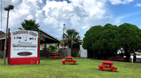 This Tiny But Delicious Restaurant In Florida Proves That Good Things Come In Small Packages