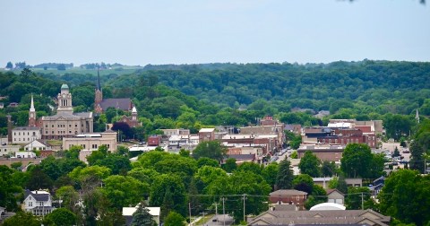 Foodies And Nature Lovers Alike Will Fall In Love With This Day Trip To Iowa's Driftless Area