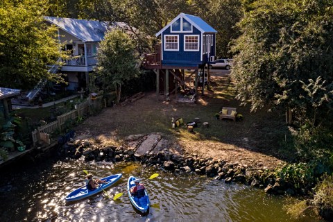 Spend The Night In This Incredible Alabama Cabin For An Unforgettable Adventure