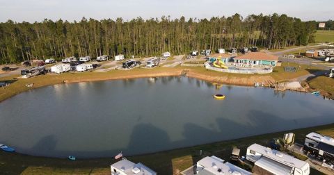 With A Resort-Style Pool And A Lake, This RV Campground In Alabama Is A Dream Come True