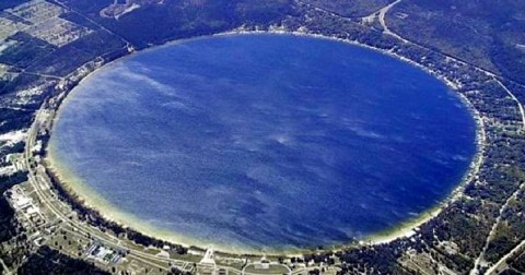 The Oldest Lake In Florida Is A Beautiful Piece Of Living History