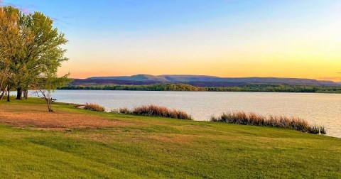 The Small Town Creek In Arkansas That's An Idyllic Summer Day Trip