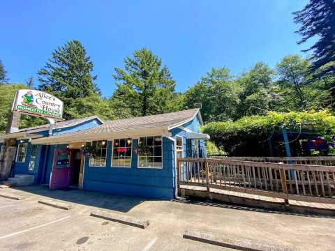 On Your Way To The Beach, Enjoy A Meal At This Hidden Gem Diner In Oregon