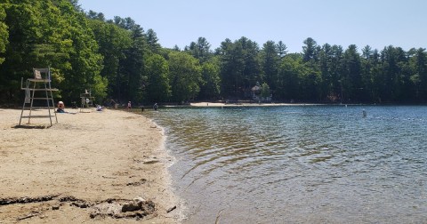 The One Pristine Inland Beach In Massachusetts That Will Make You Swear You're On The Coast