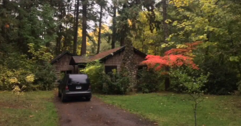 Enjoy Some Much Needed Peace And Quiet At This Charming Oregon Creekside Cabin