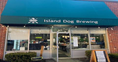 The Dog-Friendly Brewery In Maine That Just Might Be Your New Favorite Hangout