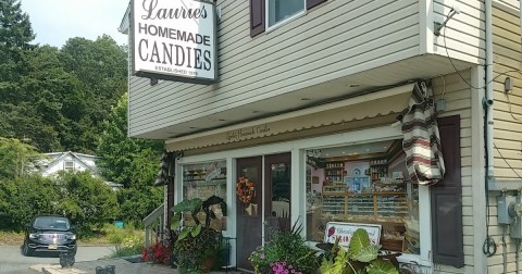 Candy Apples Aren't Just For Fall - This New Jersey Candy Shop Offers Tons Of Delicious Flavors Year-Round