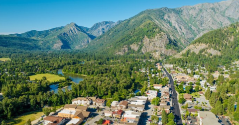 The Scenic Drive In Washington That Runs Straight Through The Charming Small Town Of Leavenworth