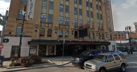 This Iconic Cafe In Michigan Is One Of The Coolest Place You'll Ever Hear Live Music