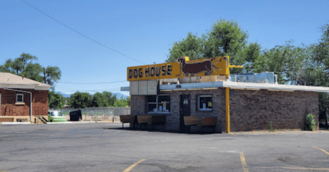 This Iconic New Mexico Hot Dog Drive-In Is Part Of Route 66 History And Still Slinging Foot-Long Chili Dogs