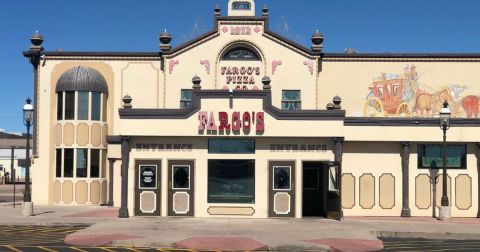 This Mouthwatering 2-Story Restaurant In Colorado Is As Unique As They Come