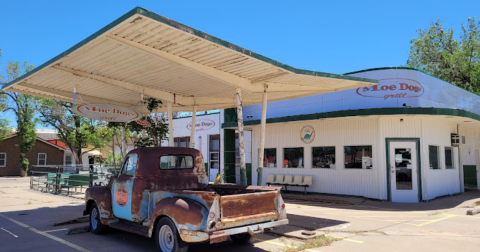 This Iconic Texas Hot Dog Diner Is Part Of Route 66 History And Still Slinging Loaded Dogs By The Bagful