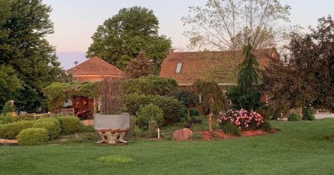 This Cabin On A Wedding Venue In Iowa Is The Coolest Place To Spend The Night