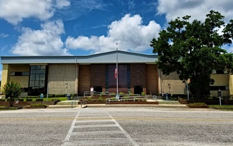 This History Museum In Alabama Has A 750-Year-Old Canoe On Display That Has To Be Seen To Be Believed