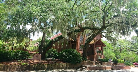 There's No Community In South Carolina More Enchanting And Historic Than The Old Village, Mount Pleasant