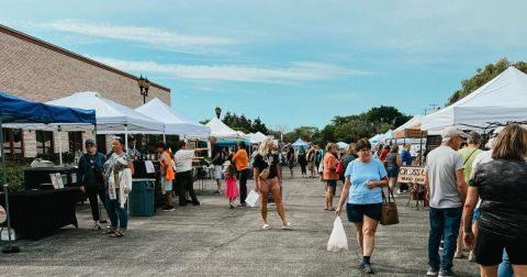 More Than A Flea Market, 3 French Hens Market In Illinois Also Has Food Trucks, Fresh Produce, Flowers, And More