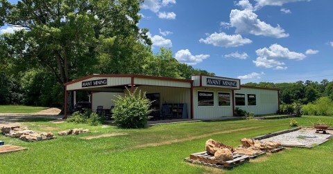 The Quartz Crystal Capital Of Arkansas Is One Of The Most Charming Small Towns You'll Ever Visit