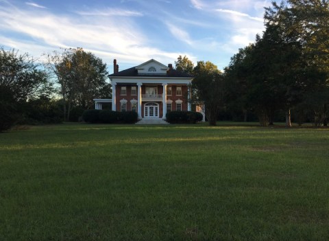 The Historic Alabama Farmhouse That Will Transport You Back In Time