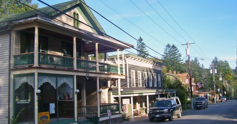 The Scenic Drive In New York That Runs Straight Through The Charming Hamlet Of Pine Hill