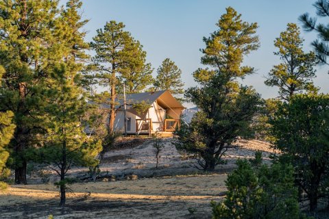 Spend The Night In A Glamping Tent That's Right Outside A National Park In Utah