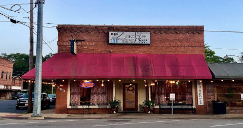 This Charming Restaurant In Louisiana Is Such A Unique Place To Dine