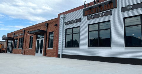 Visit This Restaurant In Missouri Before Summer’s End