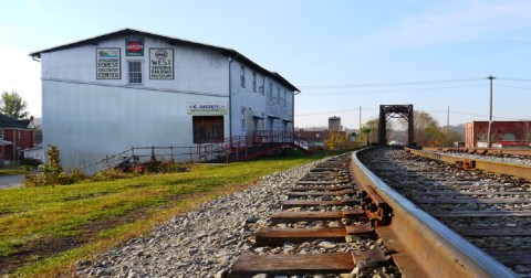 One Of The Coolest Visitor Centers In West Virginia Has A Free Museum In An Old Mill