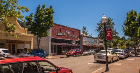 The Charming Small Town in Northern California That's Perfect For A Fall Day Trip