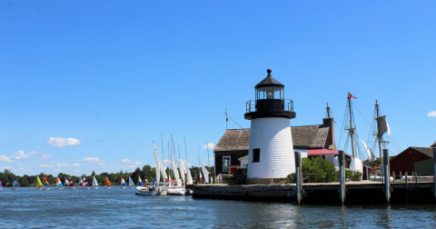 The Incredible Seaport Experience In Connecticut Where You’ll Tour A Historic Harbor