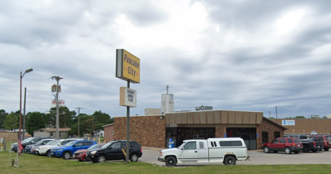 The Small-Town Diner Where Locals Catch Up Over Pancakes And Homestyle Cobbler