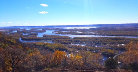 This Little-Known Scenic Spot In Minnesota That Comes Alive With Color Come Fall