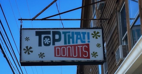 The Glazed Donuts From Top That! Donuts In New Jersey Are So Good, They Practically Melt In Your Mouth