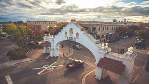 The Small Town In Northern California That Comes Alive In The Fall Season