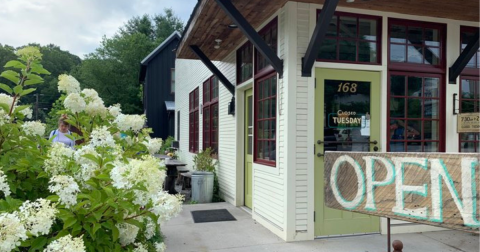 The Glazed Donuts From Hole Doughnuts In North Carolina Are So Good, They Practically Melt In Your Mouth