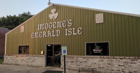 The Best Pork Tenderloin In Iowa Is Hiding Miles Down A Bumpy Dirt Road, But It's So Worth The Effort