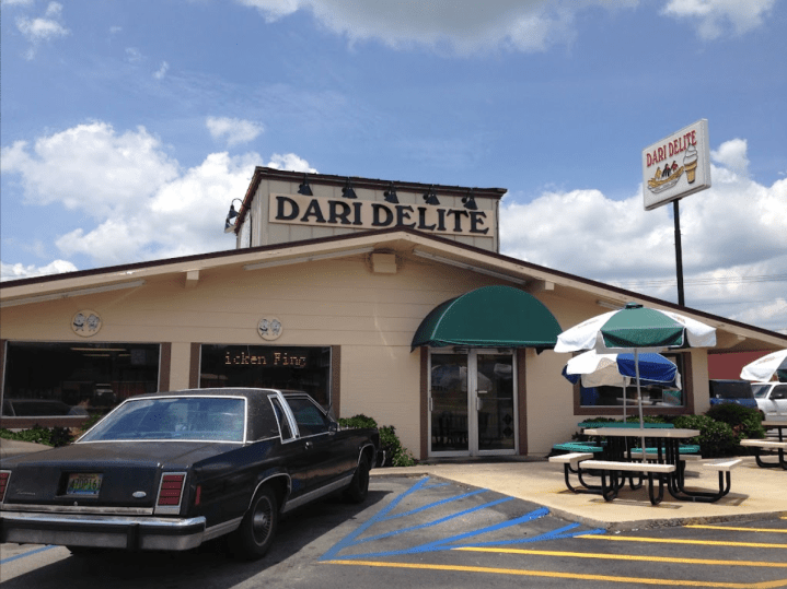 Best chicken fingers in Hartselle Alabama at Dari Delite