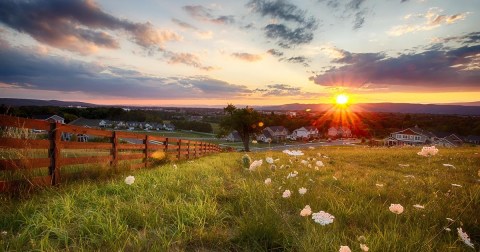 The Small Town In Virginia That Comes Alive In The Fall Season