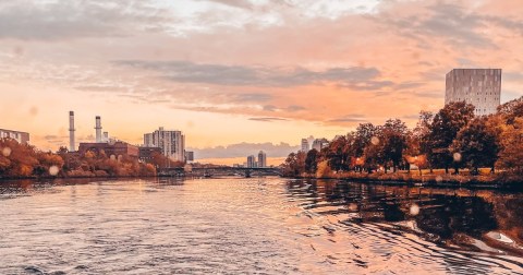 The Cruise Through The Massachusetts Waters That Shows Off Fall Foliage