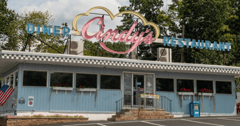 The Small-Town Diner Where Locals Catch Up Over Fish & Chips